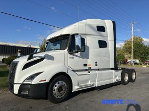 2021 VOLVO VNL64T heavymedium-duty-trucks-used-2021-volvo-vnl64t-1213457-driver-side-front-angle-Image