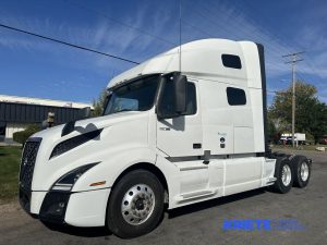 2021 VOLVO VNL64T760 heavymedium-duty-trucks-used-2021-volvo-vnl64t760-1103642-driver-side-front-angle-Image