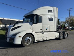 2021 VOLVO VNL64T760 heavymedium-duty-trucks-used-2021-volvo-vnl64t760-1109750-driver-side-front-angle-Image