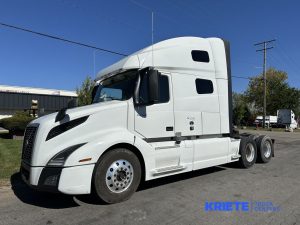 2021 VOLVO VNL64T760 heavymedium-duty-trucks-used-2021-volvo-vnl64t760-1270108-driver-side-front-angle-Image