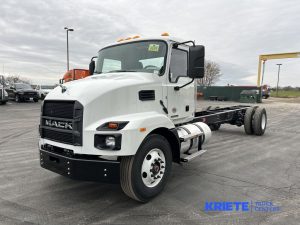 2025 MACK MD642 heavymedium-duty-trucks-new-2025-mack-md642-1047663-driver-side-front-angle-Image