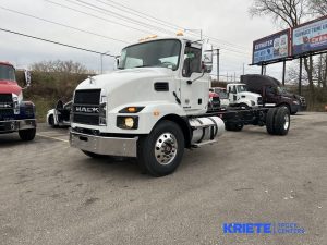 2025 MACK MD642 heavymedium-duty-trucks-new-2025-mack-md642-1222182-driver-side-front-angle-Image