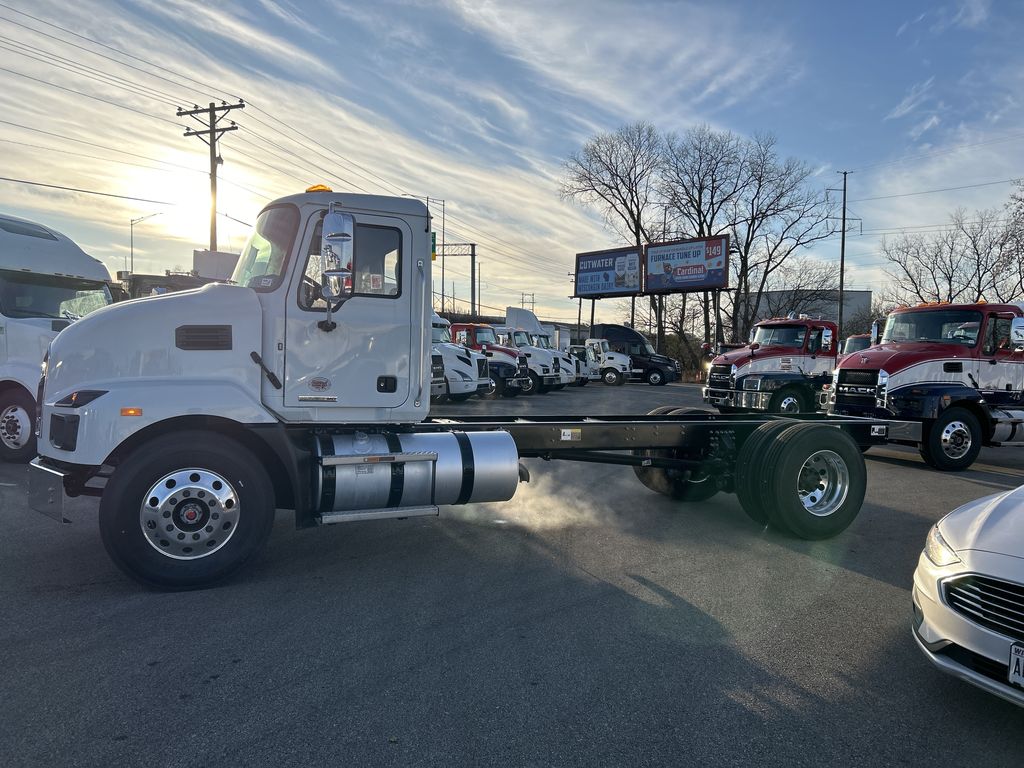 2025 MACK MD742 MMD076673 - image 2 of 6