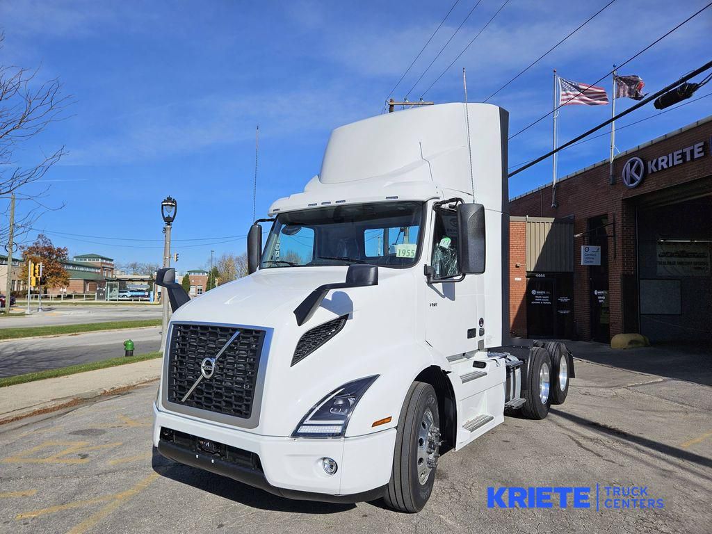 2025 VOLVO VNR64T300 686508 - image 1 of 6