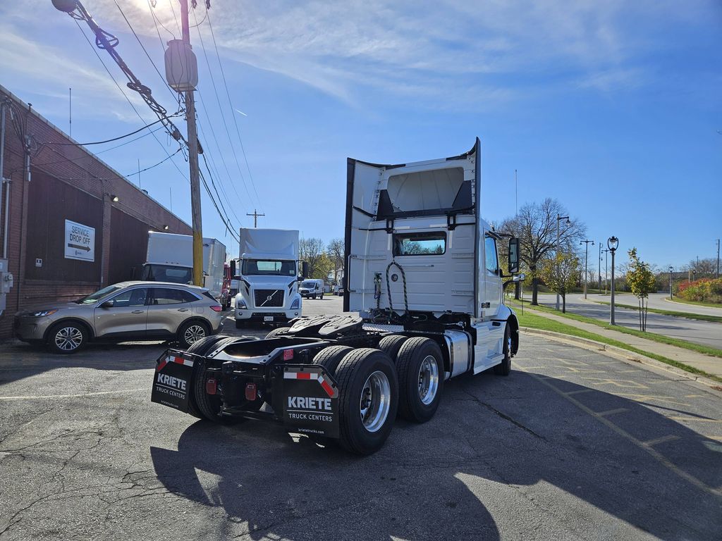 2025 VOLVO VNR64T300 686508 - image 5 of 6