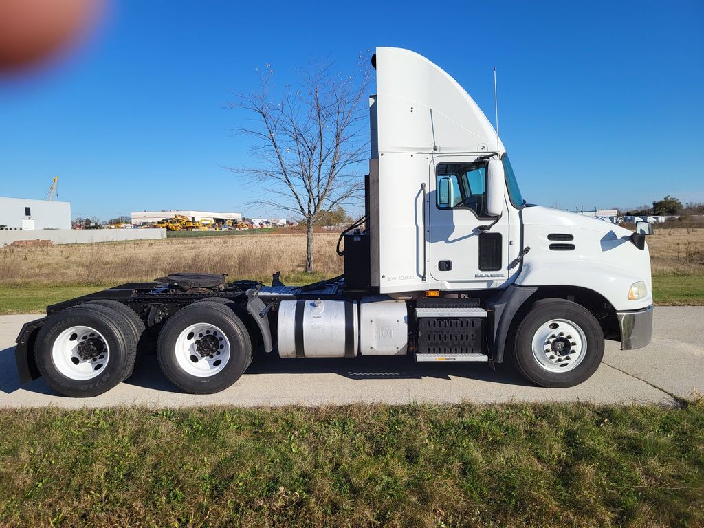 2016 MACK CXU613 MAC53745U - image 3 of 6