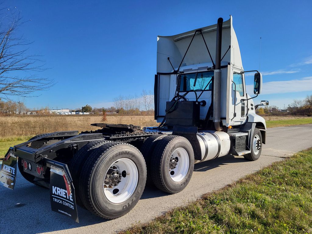 2016 MACK CXU613 MAC53745U - image 2 of 6