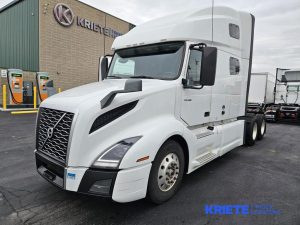 2020 VOLVO VNL64T760 heavymedium-duty-trucks-used-2020-volvo-vnl64t760-1083033-driver-side-front-angle-Image