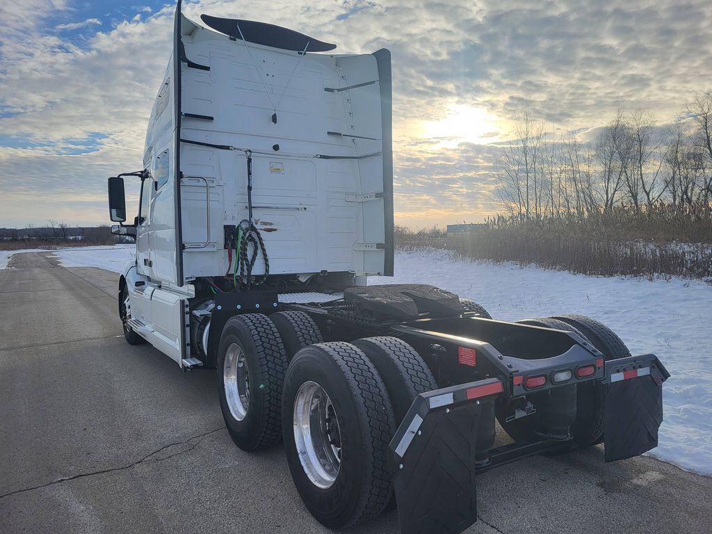 2019 VOLVO VNL64T760 V213910U - image 3 of 6