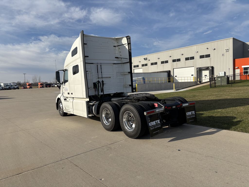 2019 VOLVO VNL64T760 V902932U - image 3 of 6