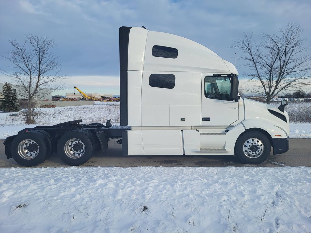 2019 VOLVO VNL64T760 V213910U - image 6 of 6