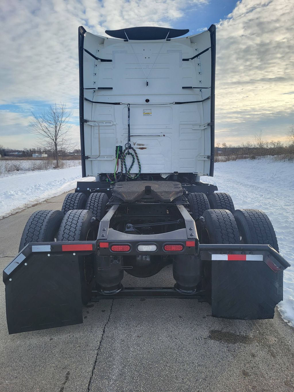 2019 VOLVO VNL64T760 V213910U - image 4 of 6