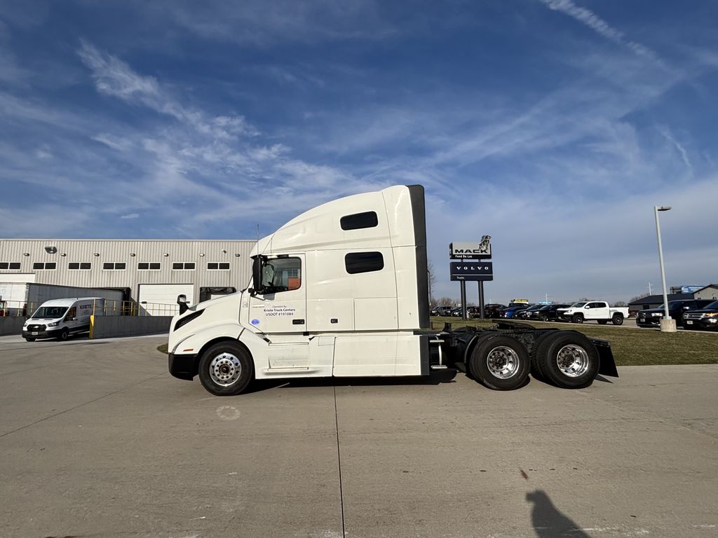 2019 VOLVO VNL64T760 V902932U - image 2 of 6