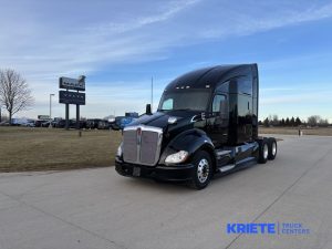 2020 KENWORTH T680 heavymedium-duty-trucks-used-2020-kenworth-t680-1040288-driver-side-front-angle-Image