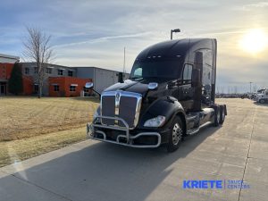 2020 KENWORTH T680 heavymedium-duty-trucks-used-2020-kenworth-t680-1269580-driver-side-front-angle-Image