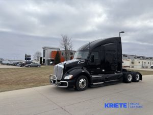 2020 KENWORTH T680 heavymedium-duty-trucks-used-2020-kenworth-t680-1375952-driver-side-front-angle-Image