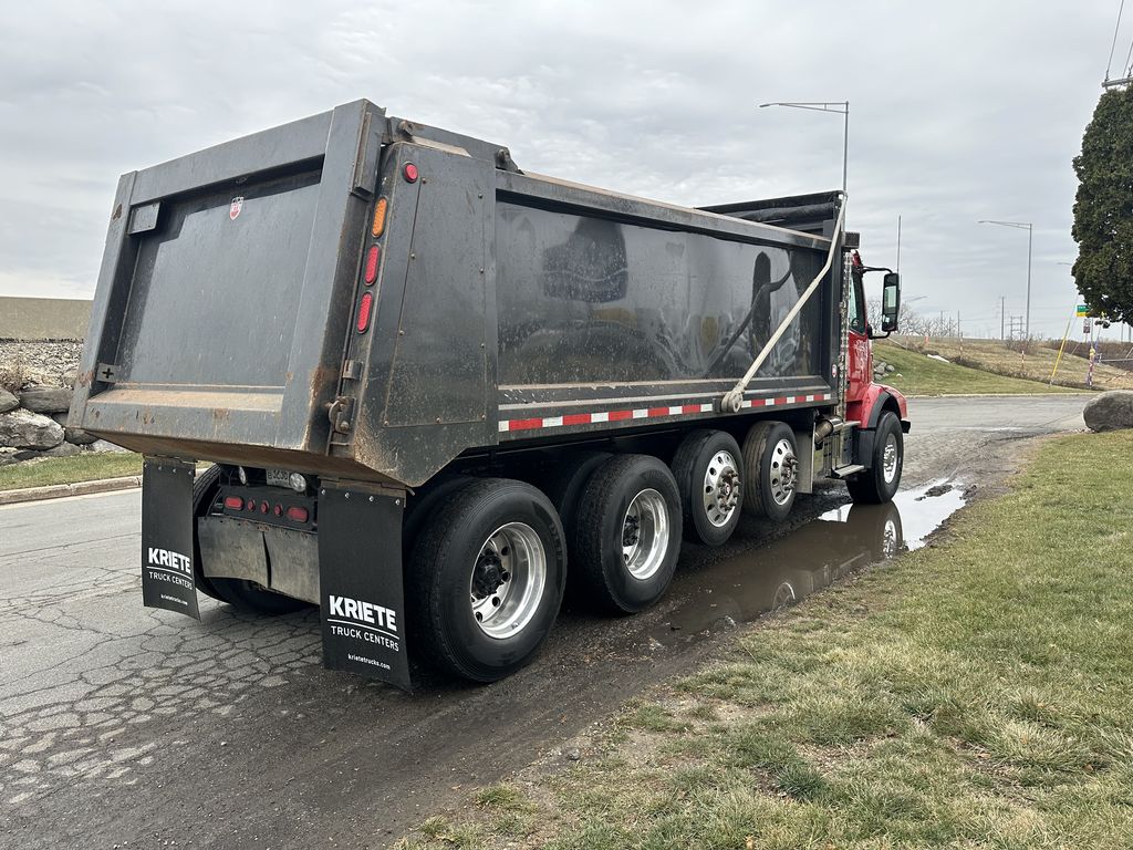 2021 VOLVO VHD64B300 V276941U - image 5 of 6