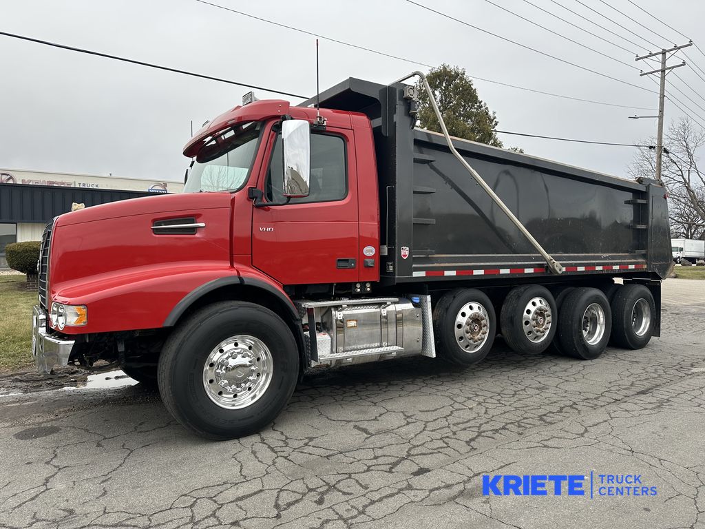 2021 VOLVO VHD64B300 V276941U - image 1 of 6