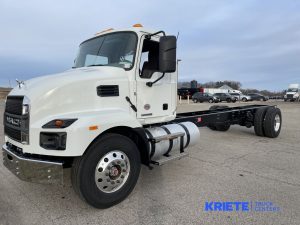 2025 MACK MD642 heavymedium-duty-trucks-new-2025-mack-md642-1895667-driver-side-front-angle-Image