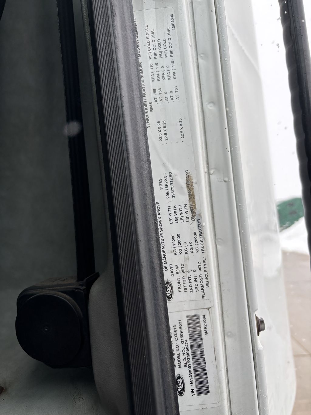 2016 MACK 600 heavymedium-duty-trucks-used-2016-mack-600-1758875-vin-tag-photo-Image