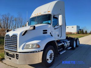 2016 MACK CXU613 heavymedium-duty-trucks-used-2016-mack-cxu613-1298794-driver-side-front-angle-Image