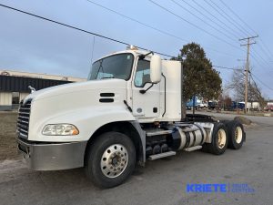 2016 MACK CXU613 heavymedium-duty-trucks-used-2016-mack-cxu613-1685505-driver-side-front-angle-Image