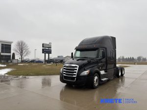 2019 FREIGHTLINER Cascadia heavymedium-duty-trucks-used-2019-freightliner-cascadia-1464505-driver-side-front-angle-Image