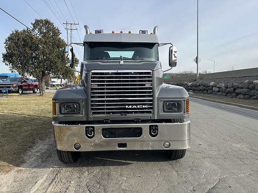 heavymedium-duty-trucks-used-2019-mack-pi64t-1211316-front-photo-Image