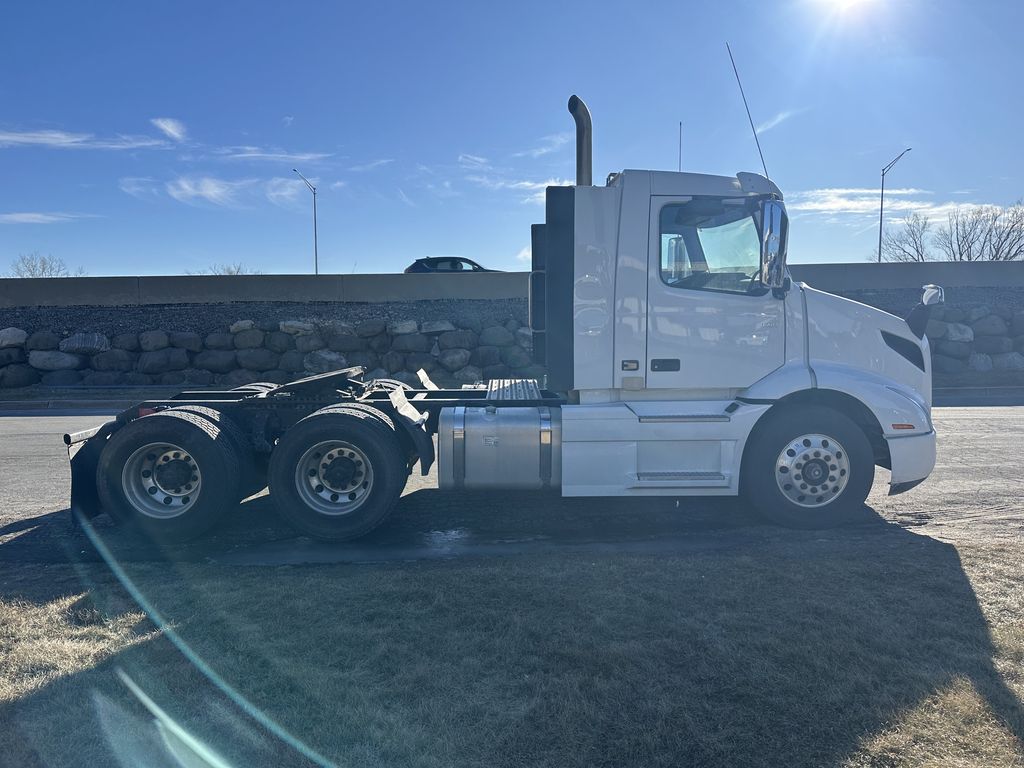 2019 VOLVO VNR64T300 V220190U - image 6 of 6