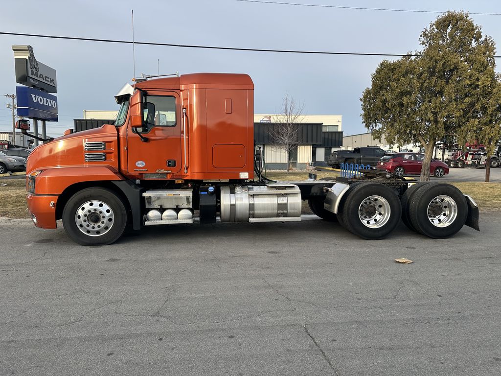 2020 MACK AN64T MAC12576U - image 2 of 6