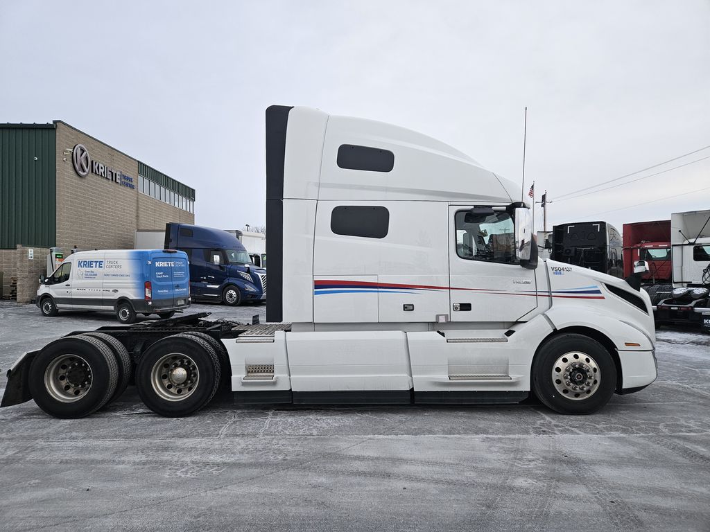 2020 VOLVO VNL64T-760 V254137U - image 6 of 6