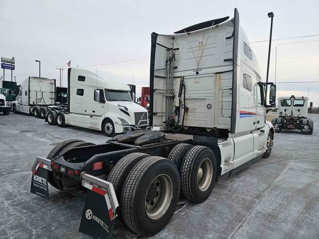 2020 VOLVO VNL64T-760 V254137U - image 5 of 6