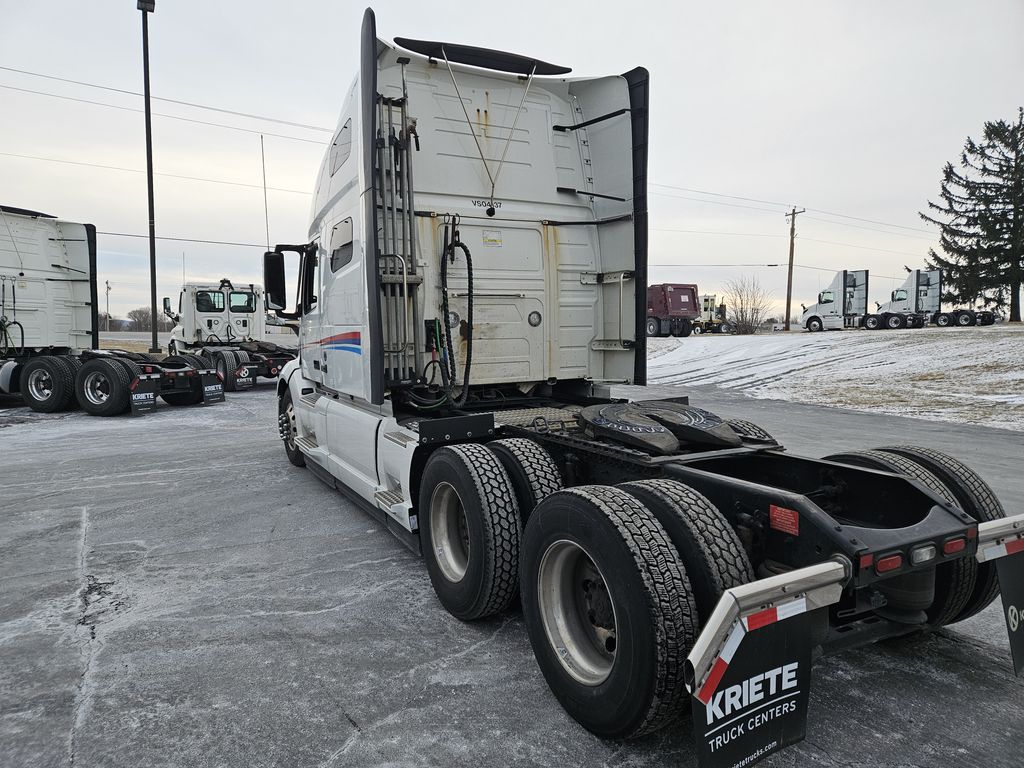 2020 VOLVO VNL64T-760 V254137U - image 3 of 6