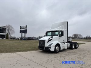 2020 VOLVO VNL64T300 heavymedium-duty-trucks-used-2020-volvo-vnl64t300-1732970-driver-side-front-angle-Image