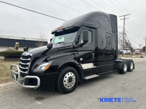 2021 FREIGHTLINER Cascadia heavymedium-duty-trucks-used-2021-freightliner-cascadia-1026622-driver-side-front-angle-Image