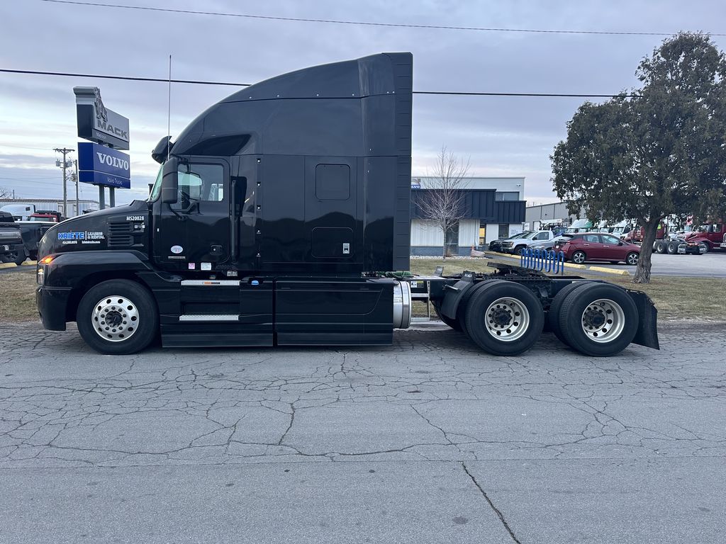 2022 MACK AN64T MAC30028U - image 2 of 6