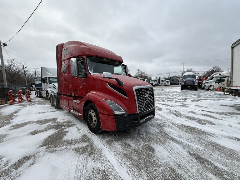 heavymedium-duty-trucks-used-2022-volvo-vnl64t760-1016532-passenger-side-photo-Image