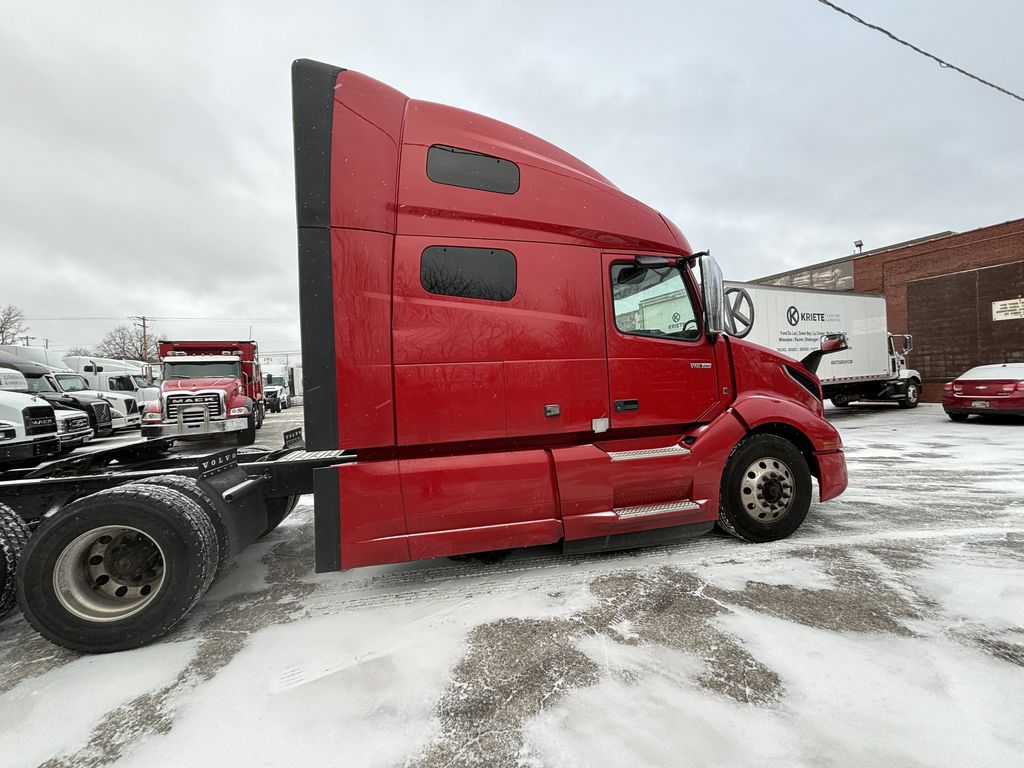 2022 VOLVO VNL64T760 V296875U - image 5 of 6