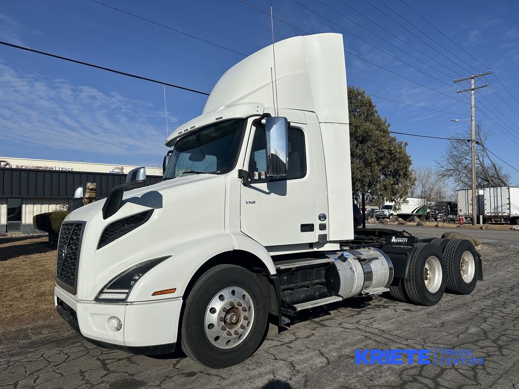 2018 VOLVO VNR64T-300 V900105U - image 1 of 6