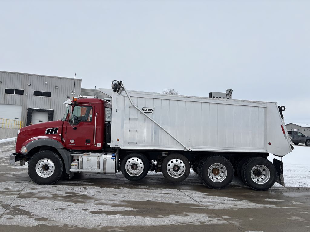 2020 MACK GRANITE MAC6386U - image 2 of 6