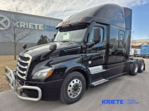 2021 FREIGHTLINER CASCADIA 126 heavymedium-duty-trucks-used-2021-freightliner-cascadia-126-1116198-driver-side-front-angle-Image