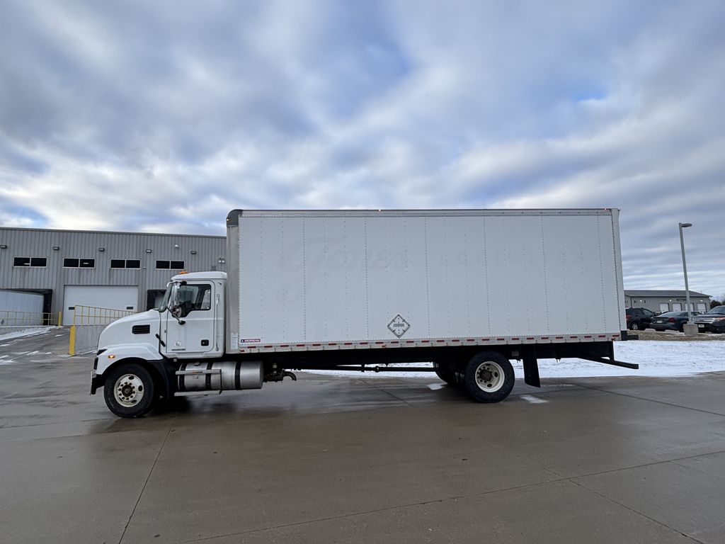 2021 MACK MD742 MAC70011U - image 2 of 6