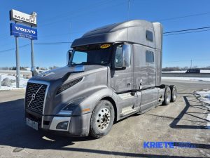 2021 VOLVO VNL64T heavymedium-duty-trucks-used-2021-volvo-vnl64t-1498890-driver-side-front-angle-Image