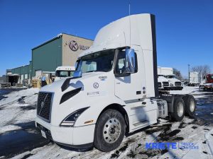 2021 VOLVO VNR64T heavymedium-duty-trucks-used-2021-volvo-vnr64t-1696377-driver-side-front-angle-Image