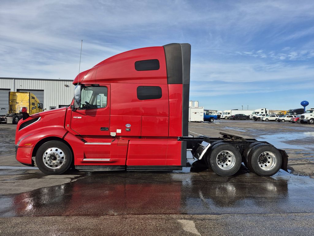 2022 VOLVO VNL64T760 V296883U - image 2 of 6