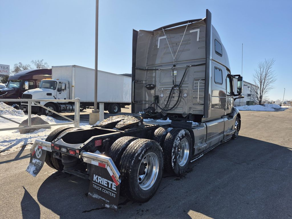 2022 VOLVO VNL64T860 V295214U - image 5 of 6