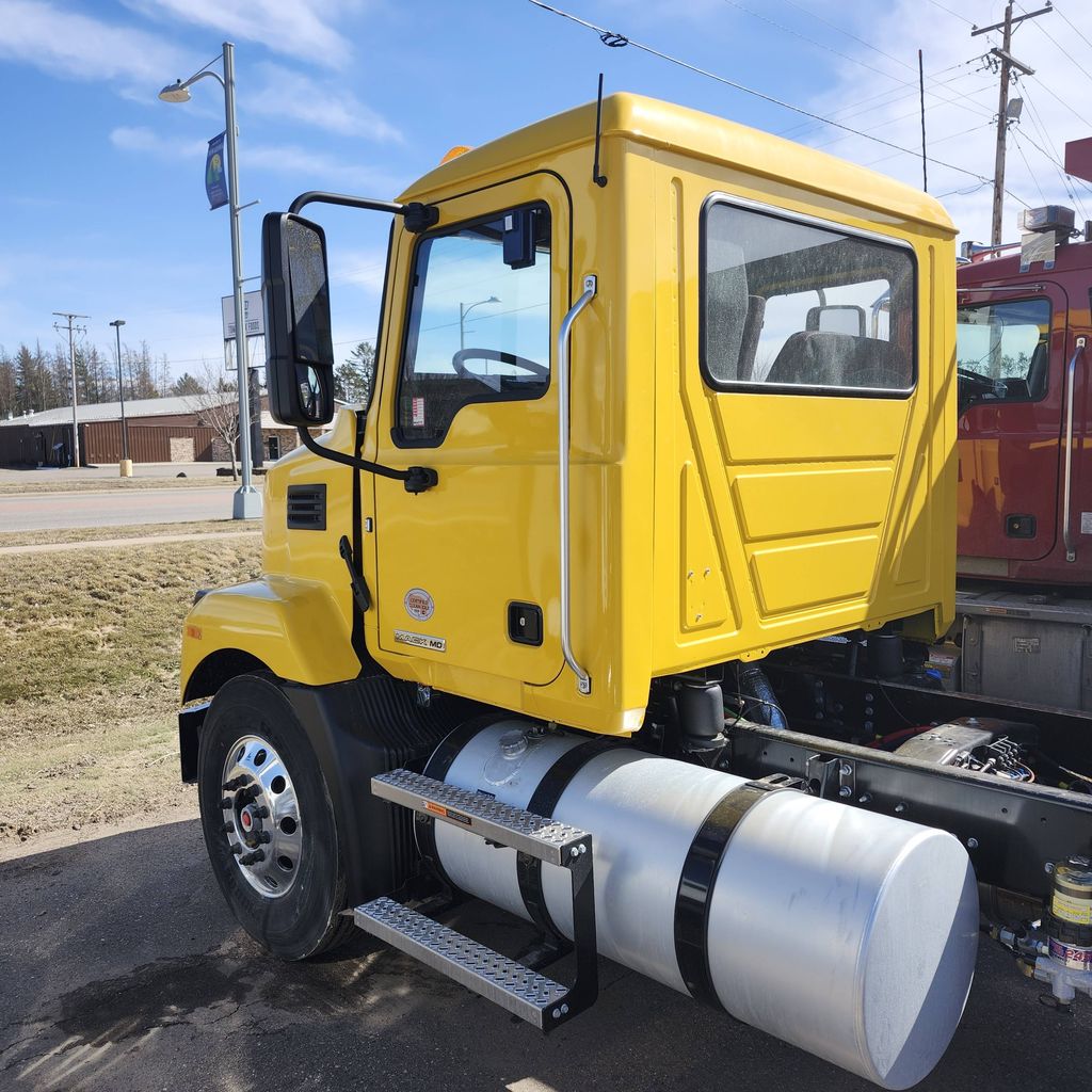 2025 MACK MD642 MMD018349 - image 3 of 6