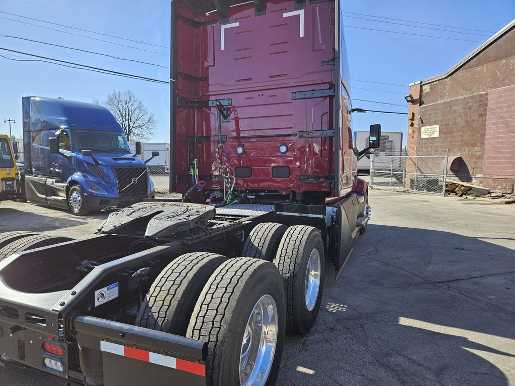 2025 VOLVO VNL64T860 696033 - image 5 of 6