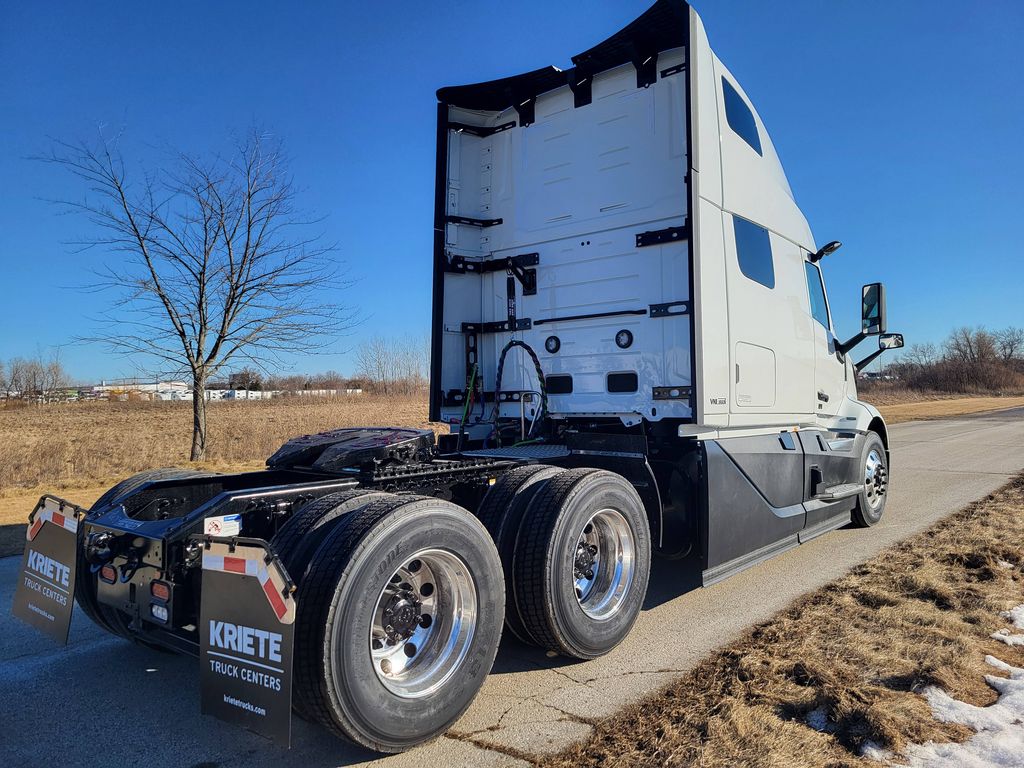 2025 VOLVO VNL64T860 696049 - image 5 of 6