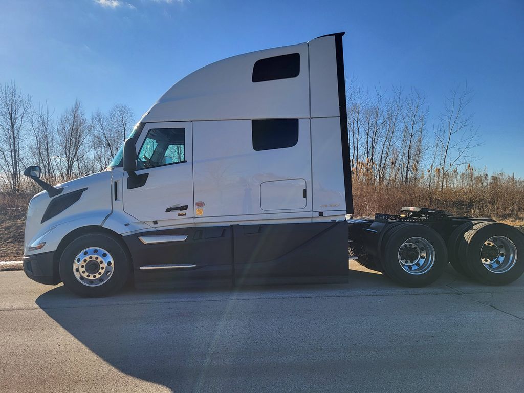 2025 VOLVO VNL64T860 696049 - image 2 of 6